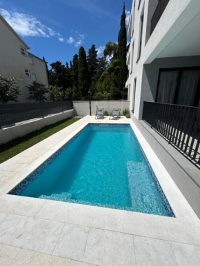 Time&Joy apartment with private pool